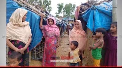 বিদেশিদের আসা-যাওয়া: হতাশায় রোহিঙ্গারা