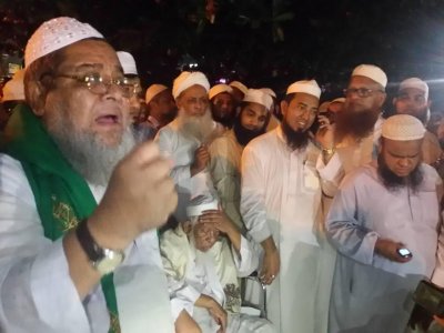 হেফাজত আমিরের সংবর্ধনা অনুষ্ঠানে বক্তব্য রাখছেন বাবুনগরী