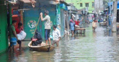রাজধানীর অদূরেই চলছে নৌকা