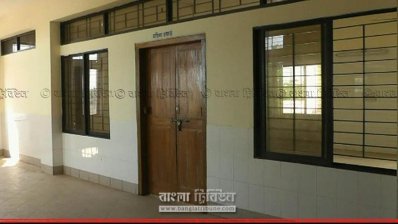নারীদের চিকিৎসার বিশেষায়িত কক্ষটি তালাবদ্ধ, ভেতরে পুরোটাই ফাঁকা (ছবি-প্রতিনিধি) 