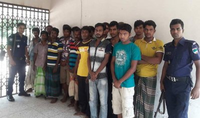 পুলিশের বিশেষ অভিযানে আটক ব্যক্তিরা