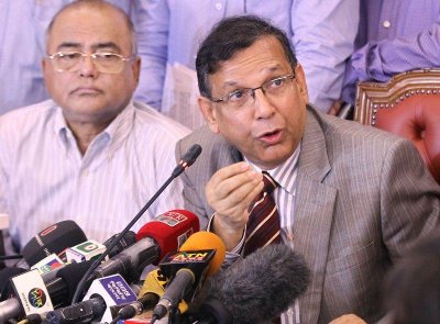 সংবাদ সম্মেলনে আইনমন্ত্রী আনিসুল হক (ছবি:ফোকাস বাংলা)