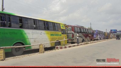 যানবাহনের দীর্ঘ সারি দৌলতদিয়া ঘাটের নিয়মিত চিত্রে পরিণত হয়েছে