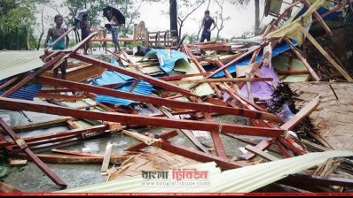 নোয়াখালীতে টর্নেডোর আঘাতে বাড়িঘর বিস্বম্ত