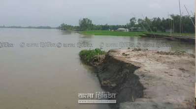 উজানের ঢলে তিস্তায় আবার ভাঙন দেখা দিয়েছে