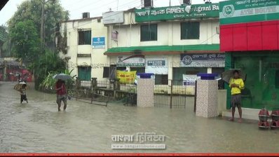 পানিবন্দি ব্যাংকসহ বিভিন্ন প্রতিষ্ঠান (ছবি- প্রতিনিধি)