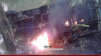 নোয়াখালীর সুবর্ণচরে গণপিটুনিতে নিহত ৪, পিকআপ ভ্যানে আগুন
