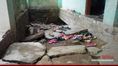 বান্দরবান সদরের কুহালং ইউনিয়নের স্কুলটির মেঝে ধসে যাচ্ছে (ছবি-প্রতিনিধি) 