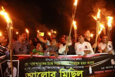 &lsquo;আমরা মুক্তিযোদ্ধার সন্তান&rsquo; সংগঠন আয়োজিত আলোর মিছিল, ছবি- নাসিরুল ইসলাম