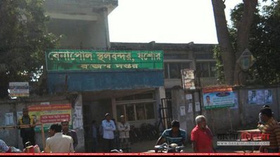 বেনাপোল বন্দরে নানা চার্জ আরোপ, ক্ষুব্ধ ব্যবসায়ীরা