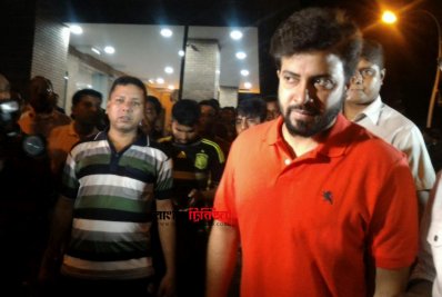 হাসপাতালে শাকিব খান। ছবি- নাসিরুল ইসলাম