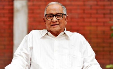 রাজ্জাক (১৯৪২-২০১৭)। এফডিসিতেই বসে ছবিটি তোলা তার