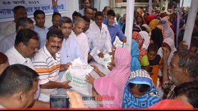 দিনাজপুরে এফবিসিসিআই’র সহযোগিতায় ত্রাণ বিতরণ