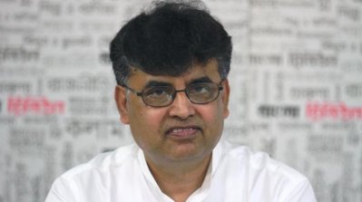 সাংবাদিক  স্বদেশ রায় (ছবি- নাসিরুল ইসলাম)