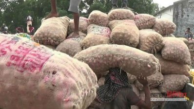 প্রতি কেজি পেঁয়াজ বিক্রি হচ্ছে ২৪-৩২ টাকায়, দু&rsquo;দিন আগে ছিল ৩৬-৪০ টাকা 