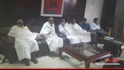 শাহজালাল আন্তর্জাতিক বিমানবন্দরের ভিআইপি লাউঞ্জে ধর্মমন্ত্রী (বামে)