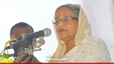 বগুড়ায় ত্রাণ ও ধানের চারা বিতরণ অনুষ্ঠানে প্রধানমন্ত্রী শেখ হাসিনা (ছবি- ফোকাস বাংলা)