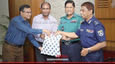 মতবিনিময় অনুষ্ঠানে পুলিশের শীর্ষ কর্মকর্তারা