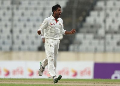 ওয়ার্নারকে ফিরিয়ে বাধভাঙা উল্লাস মিরাজের