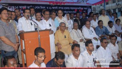যশোর শহরে এক জনসভায় বক্তব্য রাখছেন কাজী নাবিল আহমেদ (ছবি- প্রতিনিধি)