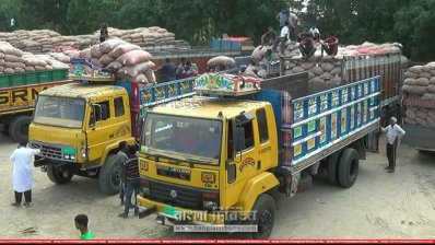 ভারত থেকে হিলি স্থলবন্দর দিয়ে দেশে পেঁয়াজের আমদানি বেড়েছে (ছবি- প্রতিনিধি)