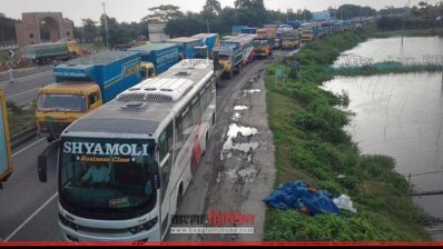 ঢাকা-চট্টগ্রাম মহাসড়কে ধীর্ঘ যানজট