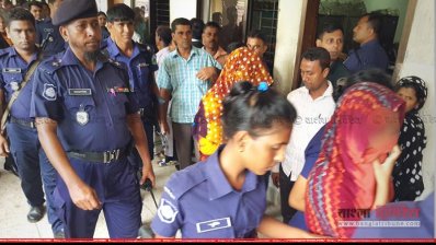 বগুড়ার নির্যাতিত মা-মেয়েকে নিয়ে আদালতে পুলিশ