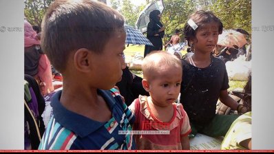 প্রায় এক সপ্তাহ ধরে নো-ম্যানস ল্যান্ডে দুর্বিষহ জীবন কাটাচ্ছেন তারা
