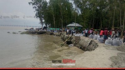 বঙ্গবন্ধু সেতুরক্ষা বাঁধে ধস