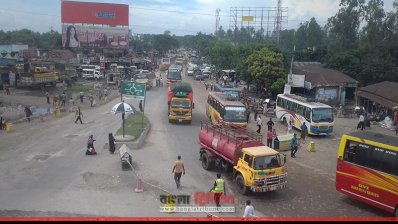 যানবাহনের চাপ থাকলেও বঙ্গবন্ধু সেতুর পশ্চিম পাড়ে যানজট নেই 