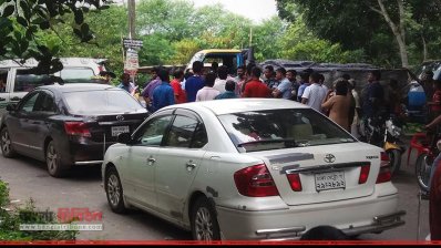 ছোট যানবাহনের চাপ থাকলেও নেই দূরপাল্লার গাড়ির চাপ