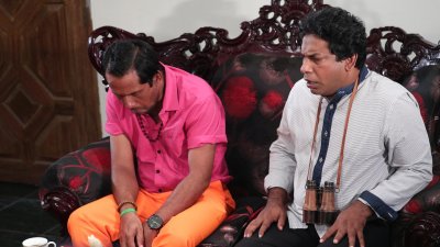 গোয়েন্দা মামা নাটকের দৃশ্য। অভিনয়ে সুজাত ও মোশাররফ