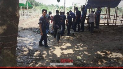 বোমাতঙ্কে খালি হয়ে যায় পশুর হাটের একাংশ 
