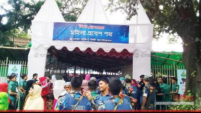 জাতীয় ঈদগাহে নারীদের প্রবেশপথে চলছে তল্লাশি
