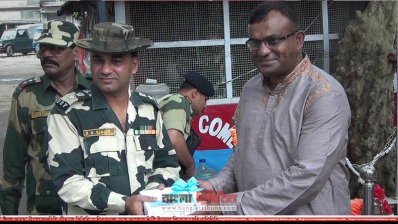 হিলি সীমান্তে বিজিবি-বিএসএফ মিষ্টি বিনিময়