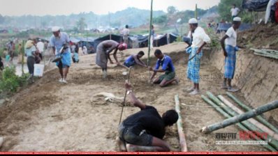 পাহাড় কেটে ঘর বানাচ্ছে রোহিঙ্গারা