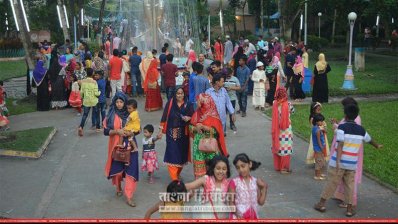 বরিশালে বিনোদন কেন্দ্রগুলোতে দর্শনার্থীদের ভিড়