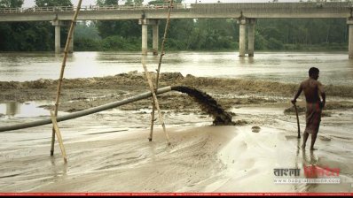 ধুনটে প্রভাবশালীদের অবাধে বালু উত্তোলন,  হুমকির মুখে চারটি আরসিসি গার্ডার সেতু