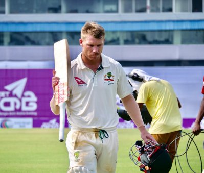 সেঞ্চুরিয়ান ওয়ার্নারকে ফেরালেন মোস্তাফিজ 
