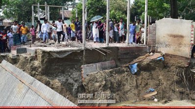নদীগর্ভে বিলীন হচ্ছে বসতভিটা (ছবি- প্রতিনিধি)