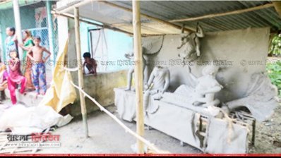 সাতক্ষীরায় বুধবার গভীর রাতে প্রতিমা ভাঙচুরের ঘটনা ঘটে