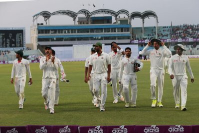 শেষ উইকেটের লক্ষ্যে শুরু বাংলাদেশের দিন