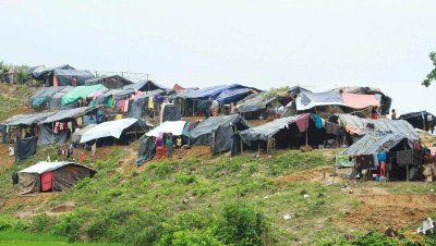 কক্সবাজারের ঘুমধুম এলাকায় রোহিঙ্গাদের অস্থায়ী শিবির