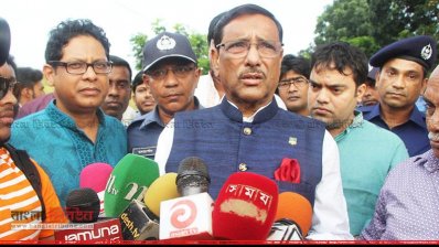 মুন্সীগঞ্জে সাংবাদিকদের সঙ্গে কথা বলছেন ওবায়দুল কাদের