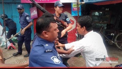 বিএনপির মানববন্ধনে পুলিশের লাঠিচার্জ 