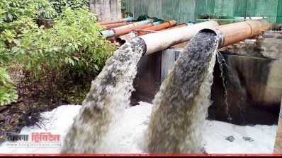 ডিএনডি বাঁধের ভেতরের পানি নিষ্কাশন