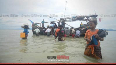 নদী পথে রোহিঙ্গারা (ছবি-শামীম আহমেদ) 