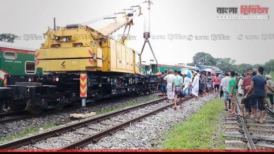 ট্রেনের ইঞ্জিনসহ চারটি বগি লাইনচ্যুত 