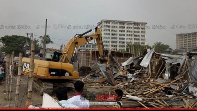 কাঁচপুরে চার শতাধিক অবৈধ স্থাপনা উচ্ছেদ