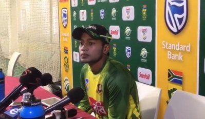 সংবাদ সম্মেলনে বাংলাদেশের টেস্ট অধিনায়ক মুশফিকুর রহিম